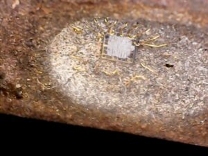 माइक्रोकंट्रोलर यूनिट (MCU) फर्मवेयर और महत्वपूर्ण डेटा को अपनी फ्लैश और EEPROM मेमोरी में संग्रहीत करते हैं। इन बाइनरी फ़ाइलों को पढ़ना रिवर्स इंजीनियरिंग, फर्मवेयर विश्लेषण और खोए हुए डेटा को पुनर्प्राप्त करने के लिए आवश्यक है। यह लेख डेटा अखंडता और सुरक्षा सुनिश्चित करते हुए MCU की मेमोरी से बाइनरी फ़ाइलों को निकालने की प्रक्रिया की व्याख्या करता है।फर्मवेयर विश्लेषण, डिबगिंग या सुरक्षा ऑडिट के लिए मालिकाना फर्मवेयर की जाँच करने में इंजीनियरों की मदद कर सकता है। पुनर्स्थापना के लिए खोए या दूषित फर्मवेयर को पुनर्प्राप्त करने के लिए सुरक्षात्मक माइक्रोप्रोसेसर से एम्बेडेड फर्मवेयर की पुनर्प्राप्ति और बैकअप। अनुकूलन या सुरक्षा अनुसंधान के लिए डिवाइस की कार्यक्षमता को समझने के लिए लॉक किए गए माइक्रोकंट्रोलर की रिवर्स इंजीनियरिंग।