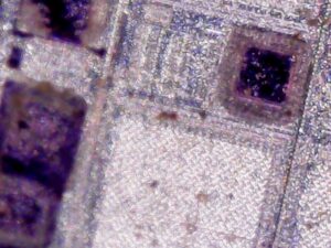 마이크로컨트롤러 유닛(MCU)은 펌웨어와 중요 데이터를 플래시 메모리와 EEPROM 메모리에 저장합니다. 이러한 바이너리 파일을 읽는 것은 리버스 엔지니어링, 펌웨어 분석 및 손실된 데이터 복구에 필수적입니다. 이 문서에서는 데이터 무결성과 보안을 보장하면서 MCU 메모리에서 바이너리 파일을 추출하는 프로세스를 설명합니다.펌웨어 분석은 엔지니어가 디버깅 또는 보안 감사를 위해 독점 펌웨어를 검사하는 데 도움이 될 수 있습니다. 보호 마이크로프로세서에서 임베디드 펌웨어를 복구 및 백업하여 손실되거나 손상된 펌웨어를 복구할 수 있습니다. 잠긴 마이크로컨트롤러를 리버스 엔지니어링하여 사용자 정의 또는 보안 연구를 위한 장치 기능을 이해할 수 있습니다.