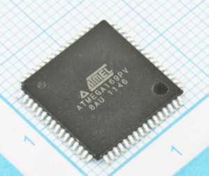 Kui toode jõuab hooldus- või ümberehitusetappi, muutub juurdepääs selle püsivarale peamiseks nõudeks. Paljudel juhtudel pole ATMEL ATMEGA169PV kaitsva mikrokontrolleri välkmälus või EEPROM-mälus talletatud algne lähtekood või binaarprogramm enam saadaval. Siin rakendatakse andmete taastamiseks või taastamiseks pöördprojekteerimise tehnikaid. Ülesanne võib hõlmata binaararhiivi lugemist, dekodeerimist ja tühjendamist ATMEL ATMEGA169PV kaitstud mikrokontrolleri kaitstud mälust. Kuna need kiibid on sageli krüpteeritud, kaitstud või lukustatud, peavad insenerid ületama mitmeid tehnilisi takistusi, et tagada programmi edukas taastamine ilma mikrokontrollerit kahjustamata. ATMEL ATMEGA169PV lukustatud mikroprotsessoril on täiustatud turvamehhanismid, sealhulgas kaitsmebitid ja lukustusbitid, mis takistavad välkmälu või EEPROM-andmete volitamata lugemist. See muudab programmi kloonimise, kopeerimise või paljundamise väga keeruliseks. Kaitse tagab intellektuaalomandi kaitse, kuid see raskendab ka olemasolevate riistvarasüsteemide parandamise, analüüsimise või taastamise seaduslikke jõupingutusi. Nende takistuste ületamine nõuab hoolikat mikrotasandi analüüsi, täpset signaali juhtimist ja pooljuhtide käitumise tundmist. Kuigi ATMEL ATMEGA169PV krüpteeritud mikroarvuti murdmise, ründamise või dekodeerimise meetodeid ei avalikustata, nõuab protsess tipptasemel seadmeid, andmete ekstraheerimise kogemust ja mikrokontrolleri sisemise struktuuri mõistmist.