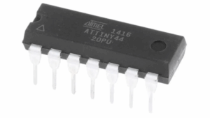 팀이 보안된 Microchip ATTINY44 마이크로컨트롤러의 프로그램을 복구해야 할 때, 예를 들어 소스 저장소 손실, 업데이트 실패 또는 장기간 사용 가능한 레거시 하드웨어 지원 등이 필요할 때, 잠긴 Microchip ATTINY44 마이크로컨트롤러에서 깨끗한 바이너리 또는 16진수 덤프를 얻는 것이 유일한 실질적인 시작점이 될 수 있습니다. 이는 실제로 임베디드 소프트웨어 복구, 복원 또는 복제라고 불리며, 복구된 바이너리 아카이브는 분석, 검증 또는 합법적 복제의 기반이 됩니다. 제조업체는 온칩 메모리를 읽기 보호하도록 보호 비트 또는 퓨즈 설정을 자주 설정하기 때문에, 이 작업에는 장치를 크랙하거나 해킹하기 위한 무차별 대입 공격보다는 신중한 역공학과 비파괴적 처리가 필요한 경우가 많습니다. ATtiny44는 계측기, 소형 모터 컨트롤러 및 사용자 인터페이스 모듈에 적합한 아날로그 및 디지털 주변 장치, 타이머 및 직렬 인터페이스를 제공합니다. 제한된 메모리 공간은 작고 최적화된 코드를 가능하게 합니다. 하지만 이로 인해 결과적으로 생성되는 바이너리가 복잡해지고 때로는 해석하기 어려워집니다. 따라서 보호된 Microchip ATTINY44 MCU에서 덤프를 추출하면 일반적으로 숙련된 엔지니어가 의미 있는 프로그램 흐름을 재구성하거나 손실된 애플리케이션 로직을 복구하기 위해 디코딩하고 분석해야 하는 기계 명령어와 데이터의 압축된 아카이브가 생성됩니다.