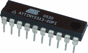 보안 ATMEL ATtiny2313 마이크로컨트롤러에서 펌웨어 또는 바이너리 데이터를 추출하는 것은 산업 공학, 레거시 장비 수리 및 제품 재개발 분야에서 자주 요청되는 고도로 전문화된 기술 프로세스입니다. 보호형 ATMEL ATtiny2313 마이크로프로세서는 Microchip(구 Atmel)에서 개발한 작지만 강력한 MCU로, 낮은 전력 소모, 통합 EEPROM, 내부 발진기 및 다용도 I/O 아키텍처 덕분에 임베디드 시스템에 널리 사용됩니다. 산업 자동화 시스템, 스마트 가전, 출입 통제 시스템, 의료 기기, 교육용 전자 제품, 그리고 비용 효율성과 신뢰성이 중요한 구형 제품군에 일반적으로 사용됩니다. 아카이브 손실, 개발팀 중단 또는 프로그래밍 파일 손상 등으로 인해 원본 펌웨어, 16진수 코드 또는 플래시 메모리 덤프를 사용할 수 없는 경우, 유일한 해결책은 대상 ATMEL ATtiny2313 잠금 마이크로컨트롤러에서 직접 프로그램을 추출, 복구 또는 복원하는 것일 수 있습니다. 그러나 ATtiny2313이 보안 퓨즈를 사용하여 보호, 잠금 또는 암호화되는 경우, 이러한 문제는 훨씬 더 심각해집니다. 이러한 퓨즈 비트는 마이크로컨트롤러 내부에 저장된 내장된 프로그램 파일이나 바이너리 데이터의 무단 역엔지니어링, 복제 또는 복제를 방지하기 위해 의도적으로 설계되었습니다.
