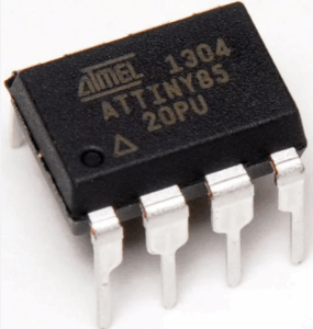 सिक्योर्ड MCU ATMEL ATTINY85 आमतौर पर वियरेबल टेक्नोलॉजी, USB गैजेट्स, प्रोग्रामेबल LED सिस्टम, इंडस्ट्रियल ऑटोमेशन टूल्स, सेंसर मॉड्यूल और लो-पावर IoT प्रोडक्ट्स में पाया जाता है। इसकी वर्सेटिलिटी और इसके स्टोर किए गए प्रोग्राम की वैल्यू की वजह से, ओरिजिनल सोर्स कोड या रिपॉजिटरी का एक्सेस खोने से प्रोडक्शन या मेंटेनेंस में गंभीर दिक्कतें आ सकती हैं। जब ATMEL ATTINY85 माइक्रोकंट्रोलर यूनिट लॉक, एन्क्रिप्टेड या फ्यूज सेटिंग्स से प्रोटेक्टेड होती है, तो स्टैंडर्ड रीडिंग इंटरफेस इंटरनल कंटेंट को रिट्रीव नहीं कर सकते। इस पॉइंट पर, प्रोग्राम इमेज को एक्सट्रैक्ट करने, रिकवर करने या खोलने के लिए एडवांस्ड स्टेप्स की ज़रूरत हो सकती है। चुनौती चिप के सिक्योरिटी डिज़ाइन से आती है। ATMEL ATtiny85 माइक्रोप्रोसेसर में लॉक बिट्स होते हैं जो अनऑथराइज्ड रीडिंग को रोकते हैं, और कई मामलों में PCB लेआउट प्रोग्रामिंग इंटरफेस को छिपा देता है या चिप को एक सील्ड मॉड्यूल में इंटीग्रेट कर देता है। इन रुकावटों को दूर करने के लिए मेथडिकल काम, डिवाइस बिहेवियर की गहरी समझ और ज़िम्मेदार रिवर्स इंजीनियरिंग प्रैक्टिस की ज़रूरत होती है ताकि यह पक्का हो सके कि रिकवर किया गया आर्काइव सही-सलामत और बिना करप्ट हुआ रहे।