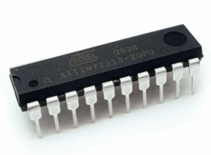 Mengekstrak firmware atau data biner dari mikrokontroler ATMEL ATtiny2313 yang diamankan merupakan proses teknis yang sangat terspesialisasi yang sering dibutuhkan dalam rekayasa industri, perbaikan peralatan lama, dan pengembangan ulang produk. Mikroprosesor ATMEL ATtiny2313 yang protektif adalah MCU yang ringkas namun bertenaga yang dibuat oleh Microchip (sebelumnya Atmel), banyak digunakan dalam sistem tertanam berkat konsumsi daya yang rendah, EEPROM terintegrasi, osilator internal, dan arsitektur I/O yang serbaguna. Mikroprosesor ini umumnya digunakan dalam sistem otomasi industri, perangkat konsumen pintar, sistem kontrol akses, perangkat medis, elektronik pendidikan, dan lini produk lama yang mengutamakan efisiensi biaya dan keandalan. Ketika firmware asli, kode heksimal, atau dump memori flash tidak tersedia — baik karena arsip yang hilang, tim pengembangan yang dihentikan, atau berkas pemrograman yang rusak — satu-satunya solusi yang tersisa mungkin adalah mengekstrak, memulihkan, atau memulihkan program langsung dari mikrokontroler ATMEL ATtiny2313 target yang terkunci. Namun, tantangannya meningkat secara signifikan ketika ATtiny2313 dilindungi, dikunci, atau dienkripsi menggunakan sekering keamanan. Bit sekering ini sengaja dirancang untuk mencegah rekayasa balik, kloning, atau duplikasi yang tidak sah pada berkas program tertanam atau data biner yang disimpan di dalam mikrokontroler.