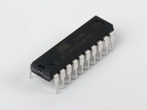 보안 마이크로컨트롤러 Microchip ATTINY2313A의 원본 펌웨어, 소스 코드 또는 보관된 프로그램 파일은 R&D 부서 중단, 공급업체 만료, 개발 환경 손실 또는 스토리지 서버 손상으로 인해 손실될 수 있습니다. 이러한 경우, 기존 제품 라인을 계속 지원할 수 있는 유일한 실질적인 방법은 Microchip ATTINY2313A 암호화 마이크로프로세서에서 직접 내장된 바이너리 덤프를 복구, 열기 또는 복원하는 것입니다. 이를 위해서는 리버스 엔지니어링, 하드웨어 분석 및 보안 판독 방법론에 대한 고급 지식이 필요합니다. 그러나 보안 ATMEL ATtiny2313A MCU에서 바이너리, 16진수 또는 구성 데이터를 추출하는 것은 결코 쉬운 일이 아닙니다. 칩은 내부 펌웨어에 대한 무단 액세스를 방지하기 위해 퓨즈 비트를 통해 의도적으로 보호, 잠금 또는 암호화되었을 수 있습니다. 이러한 보호 메커니즘은 EEPROM, 플래시 또는 메모리 레지스터의 저수준 읽기를 차단하도록 설계되었습니다. 경험 없이 보안을 우회하려고 시도하면 칩이 영구적으로 손상되거나 파일 내용이 파괴될 수 있습니다.
