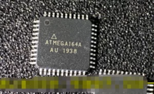 एक सुरक्षित माइक्रोचिप ATmega164A MCU से डेटा हैक करने या निकालने की कोशिश करना कोई आसान काम नहीं है। प्रोटेक्शन फ़्यूज़ बिट्स को खास तौर पर प्रोग्राम मेमोरी, EEPROM और इंटरनल डेटा के रीडआउट को ब्लॉक करने के लिए डिज़ाइन किया गया है, जिससे बाइनरी या हेक्सिमल फ़ाइलों तक सीधा एक्सेस नहीं हो पाता। दूसरी रुकावटों में एन्क्रिप्टेड मेमोरी रीजन, वोल्टेज और क्लॉक सेंसिटिविटी, और चिप इरेज़ न होने वाली कंडीशन को ट्रिगर करने का रिस्क शामिल है। ऐसे सुरक्षित माइक्रोचिप ATmega164A माइक्रोकंट्रोलर की रिवर्स इंजीनियरिंग के लिए AVR आर्किटेक्चर, मेमोरी ऑर्गनाइज़ेशन और प्रोटेक्शन मैकेनिज़्म की गहरी समझ की ज़रूरत होती है। जबकि खास तरीके कॉन्फिडेंशियल रहते हैं, कुल मिलाकर चुनौती माइक्रोचिप ATmega164A माइक्रोप्रोसेसर को नुकसान पहुँचाए बिना या कीमती फ़र्मवेयर डेटा खोए बिना लॉक की गई मेमोरी तक सुरक्षित रूप से एक्सेस खोलने में है। ATmega164A कोड निकालने का मतलब और वैल्यू सिर्फ़ टेक्निकल जिज्ञासा से कहीं ज़्यादा है। क्लाइंट के लिए, यह प्रोसेस फ़र्मवेयर रिकवरी, लेगेसी प्रोडक्ट सपोर्ट, फ़ंक्शनल एनालिसिस और सिस्टम रेस्टोरेशन को मुमकिन बनाता है, जब कोई बैकअप मौजूद न हो। लॉक किए गए MCU से आर्काइव किए गए प्रोग्राम डेटा को रिकवर करके, बिज़नेस प्रोडक्ट की लाइफ़ बढ़ा सकते हैं, रीडेवलपमेंट कॉस्ट कम कर सकते हैं, और महंगे हार्डवेयर रीडिज़ाइन से बच सकते हैं। फर्मवेयर, सोर्स-लेवल लॉजिक, या बाइनरी फ़ाइलों को निकालने से कम्प्लायंस ऑडिट, नए प्लेटफॉर्म पर माइग्रेशन, और कंट्रोल्ड प्रोडक्ट रेप्लिकेशन में भी मदद मिलती है। आखिर में, ATmega164A माइक्रोकंट्रोलर की प्रोफेशनल रिवर्स इंजीनियरिंग, ऐसे एम्बेडेड डेटा को दोबारा इस्तेमाल होने वाले डिजिटल एसेट्स में बदल देती है, जिससे मापने लायक कमर्शियल और इंजीनियरिंग फायदे मिलते हैं।