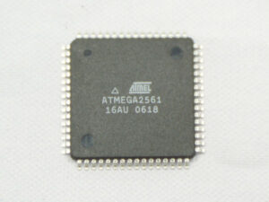 फ्लैश और EEPROM मेमोरी से IC सिक्योर्ड माइक्रोकंट्रोलर माइक्रोचिप ATmega2561 प्रोग्राम कॉपी करना एक प्रोफेशनल सर्विस है जिसका मकसद एक सिक्योर्ड और प्रोटेक्टेड AVR माइक्रोकंट्रोलर माइक्रोचिप ATmega2561 से पूरी फर्मवेयर इमेज निकालना है। जब मेंटेनेंस या कंटिन्यूटी के लिए एक्सेस की ज़रूरत होती है, तो बाइनरी या हेक्सिमल कंटेंट का कंट्रोल्ड रीडआउट ज़रूरी हो जाता है। असल में, फ्लैश और EEPROM मेमोरी से IC ATmega2561 प्रोग्राम कॉपी करना एक वेरिफाइड डंप को असेंबल करने पर फोकस करता है जो ओरिजिनल फर्मवेयर स्टेट को दिखाता है। इसमें एग्जीक्यूटेबल फाइलों, नॉन-वोलाटाइल सेटिंग्स और कैलिब्रेशन वैल्यू को वैलिडेशन और रीयूज के लिए सही स्ट्रक्चर्ड आर्काइव में एक साथ लाना शामिल है। ऐसी कोशिशों में ध्यान से रिवर्स इंजीनियरिंग वर्कफ़्लो शामिल हो सकते हैं जो रुकावट के बजाय इंटीग्रिटी को प्राथमिकता देते हैं, यह पक्का करते हुए कि एक्सट्रैक्ट की गई मेमोरी एक जैसी और इस्तेमाल करने लायक बनी रहे। हालांकि एक्सट्रैक्ट, ओपन, या रिकवर जैसे शब्दों का अक्सर इस्तेमाल होता है, लेकिन मकसद घुसपैठ नहीं बल्कि बचाव है—माइक्रोचिप ATmega2561 माइक्रोप्रोसेसर के एक्सेस न होने वाले कंटेंट को ओरिजिनल चिप से कॉम्प्रोमाइज किए बिना एक भरोसेमंद रेफरेंस में बदलना।