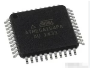 एक सिक्योर्ड ATmega164PA चिप से डेटा हैक करने, निकालने या रिकवर करने की कोशिश में बड़ी टेक्निकल चुनौतियाँ आती हैं। प्रोटेक्शन फ़्यूज़ बिट्स को जानबूझकर फ़्लैश, EEPROM और इंटरनल मेमोरी रीजन के रीडआउट को ब्लॉक करने के लिए डिज़ाइन किया गया है, जिससे बाइनरी डंप या हेक्सिमल फ़ाइलों तक सीधा एक्सेस नहीं हो पाता। दूसरी मुश्किलों में एन्क्रिप्टेड डेटा एरिया, वोल्टेज और क्लॉक कंडीशन के प्रति सेंसिटिविटी, और इर्रिवर्सिबल मेमोरी इरेज़ मैकेनिज़्म को ट्रिगर करने का रिस्क शामिल है। इसलिए, एक प्रोटेक्टेड या लॉक्ड माइक्रोकंट्रोलर की रिवर्स इंजीनियरिंग के लिए AVR आर्किटेक्चर, मेमोरी मैपिंग और प्रोटेक्शन स्ट्रेटेजी में गहरी एक्सपर्टीज़ की ज़रूरत होती है। इसका मकसद चिप को नुकसान पहुँचाए बिना या कीमती प्रोग्राम जानकारी को खराब किए बिना ज़रूरी फ़र्मवेयर डेटा तक एक्सेस खोलना है। ATmega164PA कोड निकालने की वैल्यू क्लाइंट को मिलने वाले ठोस फ़ायदों में है। लॉक्ड MCU से फ़र्मवेयर, प्रोग्राम आर्काइव, या मेमोरी डंप को रिस्टोर करके, कंपनियाँ पुराने प्रोडक्ट्स को बनाए रख सकती हैं, फंक्शनल अपग्रेड कर सकती हैं, या डिज़ाइन को नए हार्डवेयर प्लेटफ़ॉर्म पर माइग्रेट कर सकती हैं। बाइनरी या फ़्लैश डेटा से सोर्स-लेवल लॉजिक रिकवर करने से ट्रबलशूटिंग, कम्प्लायंस वेरिफ़िकेशन, और कंट्रोल्ड प्रोडक्ट डुप्लीकेशन में भी मदद मिलती है। पूरे सिस्टम को शुरू से रीडिज़ाइन करने के बजाय, क्लाइंट को ज़रूरी एम्बेडेड डेटा का एक्सेस मिलता है जो उनके ओरिजिनल इन्वेस्टमेंट को सुरक्षित रखता है। आखिर में, ATmega164PA माइक्रोप्रोसेसर की प्रोफेशनल रिवर्स इंजीनियरिंग सुरक्षित और इनएक्सेसिबल फर्मवेयर को इस्तेमाल करने लायक डिजिटल एसेट्स में बदल देती है, जिससे लंबे समय तक टेक्निकल और कमर्शियल फायदे मिलते हैं।
