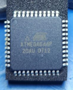 당사의 추출 과정은 ATMEL ATmega644 마이크로컨트롤러의 보안 구현에 대한 체계적인 역공학을 기반으로 합니다. ATmega644의 보호 조치 구현 방식을 분석하여 보안 메모리 영역에 접근하기 위한 맞춤형 프로토콜을 개발합니다. 이러한 정밀한 분석을 통해 암호화된 ATMEL ATmega644 마이크로프로세서에서 펌웨어를 원래의 바이너리 형식으로 완벽하게 복구하여 ATMEL ATmega644에 저장된 프로그램의 정확한 디지털 복제본을 생성합니다. 생성된 16진수 파일은 실행 가능한 명령어와 중요한 구성 데이터를 모두 포함하는 원본 펌웨어의 완전한 아카이브 역할을 합니다. 추출 후, 당사는 이 원시 바이너리 정보를 재구성 알고리즘을 통해 처리하여 소프트웨어의 논리적 구조를 복원하고, 추출된 데이터를 분석 또는 재배포에 적합한 기능 파일로 변환합니다. 제조업체는 ATMEL ATmega644 마이크로컨트롤러의 소스 코드가 손실되었거나 문서가 불완전한 경우 레거시 시스템을 유지 관리하기 위해 당사의 추출 서비스를 활용합니다. 연구 기관은 호환성 연구 및 시스템 상호 운용성 테스트를 위해 펌웨어 분석을 통해 이점을 얻습니다. 하드웨어 오류 복구 과정에서 기존 복구 방법이 효과가 없을 경우, 기술팀은 ATMEL ATmega644 마이크로프로세서의 백업 펌웨어에 접근할 수 있습니다. 파괴적이거나 신뢰성이 떨어지는 기존 방식과 달리, 당사의 방법론은 물리적 마이크로컨트롤러와 추출된 소프트웨어 아카이브 모두의 무결성을 최우선으로 고려하여 고객의 엔지니어링 요구 사항에 적합한 기능성 펌웨어를 제공합니다.
