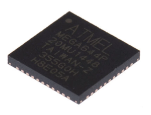 Việc trích xuất mã nguồn vi điều khiển Microchip ATmega644P thường trở nên cần thiết khi mã nguồn gốc hoặc các tệp firmware bị mất, nhưng thiết bị được bảo mật vẫn phải tiếp tục hoạt động hoặc được nâng cấp. Việc cố gắng tấn công hoặc mở một vi điều khiển Microchip ATmega644P được bảo vệ gặp phải nhiều khó khăn kỹ thuật. Chip có thể được mã hóa, khóa bằng cầu chì hoặc được cấu hình để kích hoạt các chức năng xóa bộ nhớ khi truy cập trái phép. Phân tích ngược một Microchip ATmega644P bị khóa đòi hỏi sự hiểu biết chính xác về cấu trúc bộ nhớ flash, ánh xạ EEPROM, cấu hình bộ nạp khởi động và các cơ chế bảo vệ đọc. Việc trích xuất một bản sao nhị phân hoặc tệp thập lục phân nhất quán từ bộ nhớ của bộ vi xử lý Microchip ATmega644P được bảo mật mà không làm hỏng dữ liệu chương trình đòi hỏi các điều kiện phòng thí nghiệm được kiểm soát và các kỹ thuật phân tích tiên tiến. Các thách thức bao gồm duy trì sự ổn định tín hiệu, ngăn chặn việc ghi đè dữ liệu ngoài ý muốn và đảm bảo rằng kho lưu trữ firmware được phục hồi vẫn hoàn chỉnh về cấu trúc để phân tích hoặc phục hồi thêm.