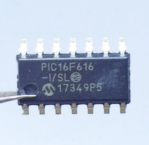 Чтение содержимого флэш-памяти заблокированного микроконтроллера Microchip PIC16F616 сопряжено с серьезными трудностями, поскольку Microchip разработала свою защитную архитектуру таким образом, чтобы противостоять именно тем операциям извлечения, которые необходимы для сохранения данных. Стандартные инструменты разработки сталкиваются с зашифрованными путями считывания, которые возвращают некорректные данные или запускают механизмы самоблокировки при попытках несанкционированного доступа. Массив памяти микроконтроллера Microchip PIC16F616 находится за аппаратными конечными автоматами, которые отслеживают напряжение, тактовую частоту и последовательность инструкций на предмет аномалий — любое отклонение от ожидаемых шаблонов приводит к немедленной изоляции памяти программы. Поэтому профессиональным службам восстановления приходится взламывать эти защищенные границы микропроцессора Microchip PIC16F616 с помощью методов, которые остаются невидимыми для защитных схем микроконтроллера. Процесс дампа прошивки дает необработанные шестнадцатеричные потоки данных с микроконтроллера Microchip PIC16F616, которые требуют последующего обратного проектирования для восстановления функционального смысла — преобразования электрических шаблонов в понятные эквиваленты исходного кода, карты параметров EEPROM и операционную документацию, которую группы технического обслуживания могут фактически использовать.