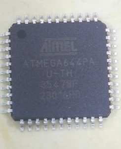 마이크로칩 ATmega644PA MCU 코드 추출 프로젝트는 기업이 손실된 소스 코드를 복구하거나 단종된 생산 라인을 복원하기 위해 보호된 하드웨어에 접근해야 할 때 종종 발생합니다. 보안 또는 잠금 처리된 마이크로칩 ATmega644PA 마이크로프로세서는 일반적으로 외부 프로그래머가 플래시 또는 EEPROM 영역에 접근하지 못하도록 읽기 방지 퓨즈 비트를 사용합니다. 이러한 보안 조치를 우회하려는 시도는 자동 삭제 시퀀스를 실행하거나 저장된 바이너리 데이터를 손상시킬 수 있습니다. 추가적인 장애물로는 암호화된 메모리 세그먼트, 부트로더 제한, 체크섬 유효성 검사 루틴, 하드웨어 수준의 변조 방지 메커니즘 등이 있습니다. 이러한 마이크로칩 ATmega644PA 암호화 마이크로컨트롤러를 역설계하려면 AVR 아키텍처, 내부 메모리 매핑 및 보호 전략에 대한 포괄적인 이해가 필요합니다. 목표는 데이터 일관성을 유지하고 잠긴 마이크로칩 ATmega644PA MCU에 돌이킬 수 없는 손상을 방지하면서 플래시 프로그램 데이터와 EEPROM 내용을 포함한 완전한 펌웨어 아카이브를 신중하게 추출하는 것입니다.