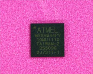 माइक्रोप्रोसेसर ATmega644PV फर्मवेयर प्रोजेक्ट्स को रिस्टोर करने में अक्सर ऐसे सिनेरियो होते हैं जहाँ कंपनियों को ओरिजिनल सोर्स कोड या फर्मवेयर फ़ाइल खोने के बाद एक सिक्योर्ड और एन्क्रिप्टेड MCU से डेटा हैक, एक्सट्रेक्ट या रिकवर करना पड़ता है। जब चिप लॉक, प्रोटेक्टेड या रीड-प्रोटेक्शन फ्यूज बिट्स के साथ कॉन्फ़िगर होती है, तो फ्लैश या EEPROM मेमोरी को खोलने की सीधी कोशिशें आमतौर पर फेल हो जाती हैं या ऑटोमैटिक इरेज़ मैकेनिज्म को ट्रिगर कर देती हैं। ऐसे माइक्रोकंट्रोलर की रिवर्स इंजीनियरिंग के लिए फ्लैश प्रोग्राम स्पेस और EEPROM डेटा रीजन से स्टोर किए गए आर्काइव को खराब किए बिना एक पूरा बाइनरी डंप निकालने के लिए सावधानी से हैंडलिंग की ज़रूरत होती है। टेक्निकल चुनौतियों में लॉक्ड मेमोरी एक्सेस को बायपास करना, एन्क्रिप्टेड सेगमेंट को प्रिजर्व करना, वोल्टेज और क्लॉक पैरामीटर्स को स्टेबल करना और यह पक्का करना शामिल है कि रिकवर की गई हेक्सिमल फ़ाइल ओरिजिनल फर्मवेयर स्ट्रक्चर से मैच करे। लक्ष्य एक कंसिस्टेंट मेमोरी इमेज को रिस्टोर करना है जिसे एनालाइज़ किया जा सके, रीप्रोग्राम किया जा सके या डेटा इंटीग्रिटी बनाए रखते हुए एक कम्पैटिबल MCU प्लेटफॉर्म पर माइग्रेट किया जा सके। एक प्रोटेक्टेड ATmega644PV चिप से फर्मवेयर को रिकवर और रिस्टोर करने की क्षमता कई इंडस्ट्रीज़ में क्लाइंट्स को मेजरेबल फायदे देती है। वेरिफाइड बाइनरी फ़ाइल या मेमोरी डंप निकालकर, ऑर्गनाइज़ेशन रुके हुए प्रोडक्शन को फिर से शुरू कर सकते हैं, पुराने कंट्रोल सिस्टम को रिपेयर कर सकते हैं, और बिना महंगे रीडिज़ाइन के एम्बेडेड प्रोडक्ट्स की लाइफसाइकल को बढ़ा सकते हैं। रिस्टोर किए गए फर्मवेयर आर्काइव्स इंजीनियरों को प्रोग्राम लॉजिक को एनालाइज़ करने, डेटा स्ट्रक्चर को वैलिडेट करने और ज़रूरत पड़ने पर फंक्शनल सोर्स-लेवल इक्विवेलेंट को रीकंपाइल करने की सुविधा देते हैं। यह प्रोसेस इंटेलेक्चुअल प्रॉपर्टी को सुरक्षित रखता है, डाउनटाइम कम करता है, और रीडेवलपमेंट के खर्च को कम करता है। आखिर में, रिस्टोर माइक्रोप्रोसेसर ATmega644PV फर्मवेयर सर्विस एक सुरक्षित और इनएक्सेसिबल चिप को एक इस्तेमाल करने लायक टेक्निकल एसेट में बदल देती हैं, जिससे ऑपरेशनल कंटिन्यूटी मज़बूत होती है और एम्बेडेड सिस्टम इन्वेस्टमेंट की लॉन्ग-टर्म वैल्यू बनी रहती है।