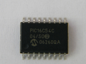 Microchip PIC16C54C 보안 MCU 헥시멀 추출 프로젝트는 Microchip PIC16C54C 마이크로프로세서의 보안 및 재기록 불가능 아키텍처 특성으로 인해 고유한 어려움을 수반합니다. 잠긴 Microchip PIC16C54C 마이크로컨트롤러에서 펌웨어를 해킹, 추출 또는 복구하려는 엔지니어는 엄격한 읽기 방지 메커니즘과 기존 플래시 또는 EEPROM 인터페이스의 부재라는 문제에 직면해야 합니다. Microchip PIC16C54C 암호화 MCU는 프로그램 메모리의 직접 읽기를 방지하는 보호 기능을 포함할 수 있으므로 일관된 바이너리 덤프를 얻으려면 신중한 리버스 엔지니어링이 필요합니다. 또한, 구형 Microchip PIC16C54C 마이크로컨트롤러의 노후화, 접근 시도 중 신호 불안정, 제한된 메모리 구조에서 완전한 헥시멀 파일을 재구성해야 하는 필요성으로 인해 어려움이 발생합니다. 본 프로젝트는 펌웨어 데이터의 제어된 추출에 중점을 두고, 복구된 프로그램 아카이브가 정확하고 추가 분석 또는 복원에 사용할 수 있도록 보장하며, 민감한 기술 절차를 공개하지 않습니다.