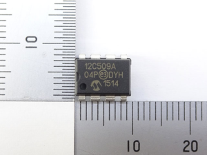 Việc trích xuất mã nguồn vi điều khiển Microchip PIC12C509A thường yêu cầu các kỹ sư phải xâm nhập vào môi trường chip được bảo mật để trích xuất, khôi phục, phục hồi và phân tích ngược firmware từ bộ nhớ chương trình bị khóa. Vì thiết bị được bảo vệ và thiếu tính linh hoạt của bộ nhớ flash hoặc EEPROM hiện đại, bất kỳ nỗ lực nào để mở và đọc bộ nhớ trong đều phải vượt qua các cơ chế bảo vệ tích hợp. Quá trình trích xuất bao gồm việc thu được bản sao nhị phân đáng tin cậy từ bộ vi xử lý Microchip PIC12C509A bị khóa, tái tạo một tệp thập lục phân hợp lệ và sắp xếp kho lưu trữ firmware thành định dạng có thể sử dụng được.
Từ góc độ thực tiễn, việc khôi phục firmware từ vi điều khiển Microchip PIC12C509A được bảo mật mang lại những lợi thế rõ ràng cho khách hàng quản lý các hệ thống cũ. Bằng cách trích xuất và khôi phục một tệp chương trình hoàn chỉnh, các tổ chức có thể sao chép cấu hình vi điều khiển Microchip PIC12C509A hiện có, bảo trì thiết bị cũ và tiếp tục sản xuất mà không cần thiết kế lại toàn bộ hệ thống.