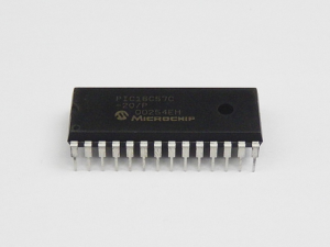 保護された Microchip PIC16C57C マイクロコントローラのコードを抽出する作業では、通常、エンジニアは読み取り制限を回避して、保護されたプログラム メモリからファームウェアを抽出、復元する必要があります。保護またはロックされた Microchip PIC16C57C マイクロプロセッサは、その内容を開くための標準的な試みに抵抗し、チップの OTP 特性により、プログラムの複製や移行の試みが複雑になります。そのため、リバース エンジニアリングは、データの整合性を維持しながら信頼性の高いバイナリ ダンプを取得するために、正確に実行する必要があります。課題としては、メモリ構成の制限への対処、読み出しを阻害する可能性のある保護機能への対処、元の Microchip PIC16C57C 保護マイクロプロセッサから取得したデータから有効な 16 進ファイルを再構築することなどが挙げられます。目標は、矛盾を生じさせることなく分析または再ターゲットできるクリーンなファームウェア アーカイブを作成することです。