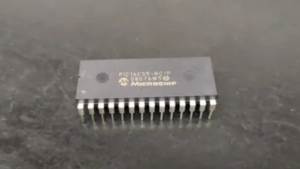 Việc trích xuất mã nguồn của vi điều khiển Microchip PIC16C55 được bảo mật thường liên quan đến các tác vụ phức tạp, trong đó các kỹ sư phải xâm nhập vào vi điều khiển Microchip PIC16C55 được bảo mật, bảo vệ hoặc khóa để trích xuất, khôi phục, phục hồi và phân tích ngược phần mềm nội bộ của nó. Vì vi xử lý Microchip PIC16C55 được thiết kế để ngăn chặn truy cập trực tiếp, quá trình này phải mở cẩn thận các đường dẫn bộ nhớ của chip để thu được bản sao nhị phân ổn định. Sau đó, các kỹ sư sẽ tái tạo một tệp thập lục phân hợp lệ và sắp xếp kho lưu trữ phần mềm thành một định dạng có cấu trúc. Khó khăn bao gồm việc xử lý thiết kế bộ nhớ OTP cứng nhắc, vượt qua các cơ chế bảo vệ đọc và đảm bảo không xảy ra lỗi dữ liệu trong quá trình trích xuất. Thách thức không chỉ là lấy lại chương trình từ vi xử lý được bảo vệ Microchip PIC16C55 mà còn phải duy trì tính chính xác và đầy đủ của kho lưu trữ dữ liệu được khôi phục để sử dụng trong tương lai.