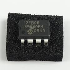보안이 강화된, 암호화되었거나 잠긴 마이크로칩(Microchip PIC12F509)에서 16진수 데이터를 추출하려면 여러 내장 보안 메커니즘을 극복해야 합니다. 잠긴 마이크로칩 PIC12F509 MCU를 해킹, 추출, 복구, 개방, 복원 또는 리버스 엔지니어링하려면 펌웨어, 소스 코드, 바이너리, 16진수 프로그램 및 메모리 파일 시스템에 대한 접근을 차단하는 읽기 방지 비트를 처리해야 합니다. 마이크로칩 PIC12F509 마이크로프로세서의 내부 아키텍처는 EEPROM 또는 플래시 데이터의 직접 덤프를 제한할 수 있으므로 전체 아카이브를 복구하려면 고급 접근 방식이 필요합니다. 펌웨어, 데이터 또는 프로그램 구조의 손상은 사용성에 영향을 미칠 수 있으므로 덤프의 정확성을 보장하는 것이 매우 중요합니다. 엔지니어는 암호화된 마이크로칩 PIC12F509 마이크로컨트롤러의 메모리 무결성을 유지하고 원래 프로그램 및 아카이브 파일을 성공적으로 재구성할 수 있도록 추출 프로세스를 신중하게 관리해야 합니다.