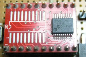 Thách thức khi cố gắng mở khóa vi điều khiển Microchip PIC16F716 nằm ở thiết kế bảo vệ nhiều lớp của nó. Các lệnh đọc đơn giản chỉ trả về số 0 vì bit được bảo mật kích hoạt tường lửa bộ nhớ phần cứng của vi xử lý Microchip PIC16F716. Phương pháp đảo ngược kỹ thuật của chúng tôi bắt đầu bằng việc gây nhiễu cấp thấp để tạm thời vô hiệu hóa lớp bảo vệ này, cho phép chúng tôi trích xuất nội dung thập lục phân thô từ các vùng flash và EEPROM của vi điều khiển Microchip PIC16F716. Không giống như các chip chỉ có flash, kho lưu trữ EEPROM thường lưu trữ ID thiết bị duy nhất và các giá trị hiệu chỉnh—mất chúng có nghĩa là mất hiệu chuẩn trường. Sau đó, chúng tôi khôi phục phần mềm vào một tệp nhị phân được sắp xếp của vi điều khiển Microchip PIC16F716, bảo toàn các vectơ ngắt và từ cấu hình. Mục tiêu là khôi phục mọi byte dữ liệu mà không làm hỏng các phân đoạn vi xử lý Microchip PIC16F716 được bảo vệ. Quá trình này đòi hỏi sự kiên nhẫn, vì vi điều khiển Microchip PIC16F716 sẽ tự hủy nếu bị dò tìm không chính xác; Chúng tôi không tiết lộ toàn bộ phương pháp tấn công, nhưng chúng tôi đảm bảo trích xuất dữ liệu sạch sẽ mà vẫn giữ nguyên bộ nhớ của chip Microchip PIC16F716 để có thể sao chép trong tương lai.