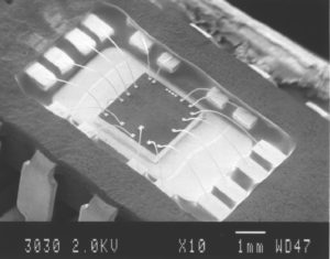 O método de Extração de Chip Não Invasivo não requer a inicialização do chip antes da ação. O componente eletrônico pode ser inserido no circuito de teste para análise durante a extração do chip ou conectado individualmente ao chip. O método de Extração de Chip Não Invasivo não requer a inicialização do chip antes da ação. O componente eletrônico pode ser inserido no circuito de teste para análise durante a extração do chip.