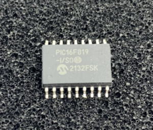 Ao discutir a cópia de software do microcontrolador Microchip PIC16F819, os profissionais frequentemente se referem ao processo de tentar extrair, recuperar ou restaurar um arquivo binário de um microcontrolador Microchip PIC16F819 protegido, seguro ou bloqueado. A memória interna, incluindo flash e EEPROM, armazena instruções críticas do programa, dados de configuração e, às vezes, parâmetros de calibração essenciais para o funcionamento do dispositivo. Nos casos em que o código-fonte ou o arquivo original do microprocessador Microchip PIC16F819 não estão disponíveis, os engenheiros podem tentar abrir ou analisar o dump hexadecimal ou binário compilado armazenado dentro do microcontrolador Microchip PIC16F819 por meio de métodos de engenharia reversa não invasivos ou semi-invasivos. Essas atividades podem envolver a interpretação de estruturas de arquivos brutos, a reconstrução da lógica do firmware ou a reconstrução de um arquivo de dados utilizável a partir de dumps de memória fragmentados.