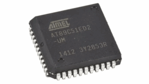 L'extraction du code de protection du microcontrôleur AT89C51ED2 est à la pointe de la rétro-ingénierie matérielle moderne et des technologies de récupération binaire. Cependant, lorsqu'un intégrateur ou un ingénieur a besoin d'accéder au micrologiciel embarqué, au code source ou au programme hexadécimal stocké dans le microcontrôleur AT89C51ED2 sécurisé de Microchip, ce dernier intègre plusieurs couches de sécurité : bits de protection du code, routines de démarrage chiffrées et zones de mémoire flash verrouillées. Ces mécanismes rendent les méthodes d'accès traditionnelles inefficaces et nécessitent une stratégie plus sophistiquée pour craquer, casser ou récupérer les données cibles du microprocesseur chiffré Microchip AT89C51ED2.