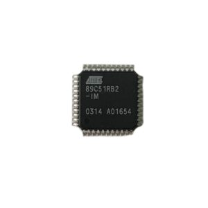 Możliwość odzyskania kodu mikrokontrolera AT89C51RB2 z zabezpieczonego lub zablokowanego mikrokontrolera stanowi wyrafinowane połączenie analizy kryminalistycznej sprzętu i inteligencji systemów wbudowanych. Po aktywacji bitów blokady bezpieczeństwa zablokowanego mikrokontrolera AT89C51RB2, wszystkie standardowe metody dostępu do pamięci wewnętrznej zostają zablokowane. Oznacza to, że wbudowany kod binarny, kod źródłowy lub program heksadecymalny stają się niedostępne za pośrednictwem typowych interfejsów programistycznych. Aby odzyskać lub zrzucić dane wewnętrzne z zabezpieczającego mikroprocesora AT89C51RB2, konieczne jest przeprowadzenie celowych, zaawansowanych technicznie operacji, często określanych mianem inżynierii wstecznej.