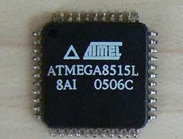 इस रिवर्स इंजीनियरिंग का व्यावहारिक परिणाम एक बाइनरी डंप या फ़र्मवेयर फ़ाइल है जिसका अध्ययन, प्रतिकृति, या यहाँ तक कि नए माइक्रोचिप ATmega8515L सुरक्षित MCUs पर पुनर्स्थापित भी किया जा सकता है। यह इंजीनियरों को उत्पादन इकाइयों की प्रतिलिपि बनाने, स्रोत कोड विश्लेषण करने, या सुरक्षात्मक माइक्रोकंट्रोलर माइक्रोचिप ATmega8515L से महत्वपूर्ण विरासत प्रोग्राम अभिलेखागार को संरक्षित करने में सक्षम बनाता है जो मूल आपूर्तिकर्ताओं के गायब होने पर अन्यथा खो जाते। एन्क्रिप्टेड माइक्रोचिप ATMEGA8515L माइक्रोप्रोसेसर को समान AVR माइक्रोकंट्रोलरों की तुलना में विशेष रूप से चुनौतीपूर्ण बनाता है इसकी अपेक्षाकृत छोटी मेमोरी साइज़ और मजबूत सुरक्षा फ़्यूज़ के बीच संतुलन। कॉम्पैक्ट फ्लैश के बावजूद, सुरक्षित वातावरण को भेदने में एक साथ कई रक्षा परतों पर हमला करना शामिल है, जिससे गलती की बहुत कम गुंजाइश रहती है।