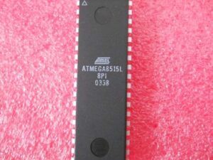 이러한 리버스 엔지니어링의 실질적인 결과는 바이너리 덤프 또는 펌웨어 파일로, 이후 연구, 복제 또는 새로운 Microchip ATmega8515L 보안 MCU에서 복원할 수 있습니다. 이를 통해 엔지니어는 생산 단위를 복제하고, 소스 코드를 분석하고, 보호용 마이크로컨트롤러인 Microchip ATmega8515L에서 중요한 레거시 프로그램 아카이브를 보존할 수 있습니다. 이러한 아카이브는 원래 공급업체가 사라졌을 때 손실될 수 있습니다. 암호화된 Microchip ATMEGA8515L 마이크로프로세서를 유사한 AVR 마이크로컨트롤러에 비해 특히 어렵게 만드는 것은 비교적 작은 메모리 크기와 강력한 보안 퓨즈 간의 균형입니다. 컴팩트 플래시 메모리에도 불구하고, 보안 환경을 뚫으려면 여러 방어 계층을 동시에 공격해야 하므로 오류 발생 가능성이 거의 없습니다. 마이크로컨트롤러 ATMEGA8515L 펌웨어를 추출하는 과정은 결코 쉬운 일이 아닙니다. 단순한 복사 또는 복원 작업을 넘어서는 고급 리버스 엔지니어링 방법이 필요합니다.