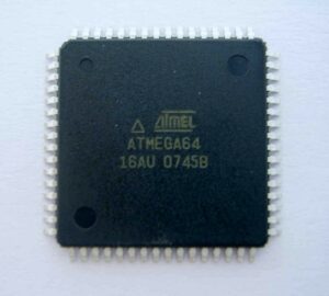 Lorsque les ingénieurs ou les chercheurs souhaitent lire l'EEPROM sécurisée du microcontrôleur Microchip ATMEGA64, ils entrent dans le domaine complexe de la rétro-ingénierie et de la récupération du micrologiciel au niveau de la puce. Le microprocesseur Microchip ATMEGA64, conçu par Atmel (aujourd'hui Microchip), est un microcontrôleur AVR 8 bits hautes performances offrant 64 Ko de mémoire flash programmable intégrée, 4 Ko d'EEPROM et 2 Ko de SRAM. Grâce à une intégration périphérique avancée, ce microcontrôleur Microchip ATMEGA64 chiffré est largement déployé dans les systèmes aérospatiaux, l'électronique automobile, les dispositifs médicaux, les contrôleurs industriels et les équipements de communication, où fiabilité et sécurité sont primordiales. L'EEPROM de l'ATMEGA64 stocke souvent des paramètres de configuration, des valeurs d'étalonnage ou de petits segments critiques de données de programme. Dans les applications sécurisées, le contenu chiffré de l'EEPROM Microchip ATMEGA64 peut également contenir des clés de chiffrement ou des identifiants uniques essentiels à l'intégrité du système. L'extraction de ce fichier binaire ou hexadécimal du microcontrôleur flash Microchip ATMEGA64 devient extrêmement utile lorsque l'on tente de récupérer, de dupliquer ou de restaurer un système embarqué hérité, ou lorsqu'une organisation a besoin de la réplication du matériel existant sans le reconcevoir à partir de zéro.