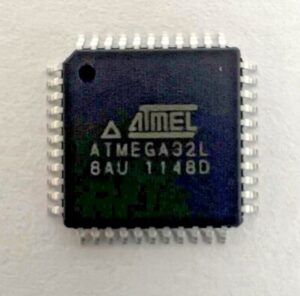 Microchip ATMEGA32L paistab silma oma madalpinge töö, minimaalse energiatarbega suurel kiirusel töötamise võime ja vastupidava välisseadmete komplekti poolest. Selle kaitstud mäluarhitektuur võimaldab arendajatel oma koodi kaitsta, võimaldades samal ajal vajadusel seaduslikku taastamist. Kokkuvõtteks võib öelda, et krüpteeritud mikrokontrolleri ATMEGA32L tarkvara lugemise võimalus – sealhulgas kaitstud püsivara murdmise, häkkimise, avamise, kopeerimise ja dubleerimise funktsioonid – pakub väärtuslikku tööriista inseneridele, teadlastele ja hooldusspetsialistidele erinevates tööstusharudes. Õige asjatundlikkuse korral suudab isegi turvatud ATMEGA32L mikroprotsessor avaldada oma binaarsaladusi, tagades süsteemide funktsionaalse, kohandatava ja turvalise säilimise.
