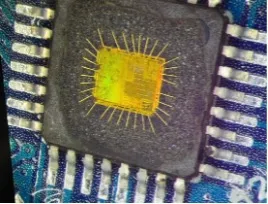 Микроконтроллеры обычно хранят прошивку, файлы программ и данные конфигурации во внутренней флэш-памяти, EEPROM или других типах памяти. При отключении функций безопасности доступ к этим данным может быть таким же простым, как чтение двоичного или шестнадцатеричного файла с помощью программатора или отладчика через стандартные интерфейсы связи, такие как UART, SPI или JTAG. Большинство микроконтроллеров защищены или даже зашифрованы для предотвращения несанкционированного доступа. Каждый метод имеет свой уровень риска, сложности и аппаратных требований. В случаях, когда прошивка, исходный код или архивы данных недоступны обычными способами, эти методы чтения предоставляют возможность восстановить, скопировать или дублировать исходную программную логику.