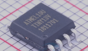 استخراج نظام التحكم الدقيق ATTINY13V السداسي من متحكم دقيق مؤمن أو محمي عملية دقيقة ومتقدمة تقنيًا تتطلب فهمًا عميقًا لبنية الإلكترونيات الدقيقة واستعادة البيانات. زودت Atmel معالجها الدقيق ATTINY13V بخاصية قفل قوية لمنع الوصول غير المصرح به، مما يجعل معالج Atmel الدقيق المؤمن ATTINY13V مشفرًا ومقفلًا ومقاومًا لمحاولات القراءة البسيطة. بمجرد تفعيل حماية الشيفرة، يصبح أي مبرمج قياسي غير قادر على الوصول إلى بيانات البرنامج الداخلية، مما يؤدي إلى الحاجة إلى أساليب غير قياسية لاستخراج أو تفريغ الشيفرة الثنائية أو السداسية من متحكم ATMEL الدقيق الواقي ATTINY13V.