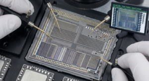 việc vượt qua hardware-level barriers để read mcu pic16c65b eeprom và program data đặt ra những technical difficulties cực kỳ lớn do physical nature của legacy fuses. khi engineers cố gắng hack hoặc open một locked microprocessor thuộc thế hệ này, security fuses sẽ physically disable internal read lines tới output buffer, dẫn đến blank dump hoặc garbage code. không giống modern flash components, OTP architecture của pic16c65b không có electrical erase cycles, nghĩa là bất kỳ aggressive intervention nào cũng có nguy cơ permanently scramble internal registers hoặc damage floating-gate storage nodes. để extract binary file và recover heximal data, specialists phải cẩn thận stabilize chip nhằm bypass protected fuse state mà không phá hủy underlying memory. việc thực hiện thành công reverse engineering workflow này cho phép technicians extract source code logic và dump original firmware vào external archive file mà không alter primary silicon.