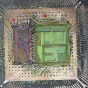 A leitura do firmware do microcontrolador é uma etapa crucial para entender, analisar ou replicar sistemas embarcados. Frequentemente, desenvolvedores ou pesquisadores precisam ler o firmware do microcontrolador para recuperar ou decodificar um programa, binário ou código-fonte perdido, armazenado na memória flash, EEPROM ou memória de um chip, MCU ou microprocessador. Os microcontroladores modernos são normalmente protegidos, bloqueados ou criptografados para proteger a propriedade intelectual. Nesses casos, pode ser necessário atacar ou quebrar a segurança para acessar o firmware. Técnicas como desencapsulamento, despejo de firmware ou hack de hardware são frequentemente utilizadas para quebrar essas proteções. Uma vez obtido o acesso, os dados podem ser descriptografados, copiados ou replicados para análise.