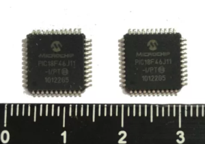 A leitura do firmware incorporado do microcontrolador criptografado PIC18F46J11 precisa descriptografar o sistema de proteção do microprocessador bloqueado PIC18F46J11 e extrair dados binários ou código-fonte heximal da memória flash e memória eeprom do MCU PIC18F46J11 segura, o engenheiro pode copiar o software para o novo PIC18F46J11 para replicar a funcionalidade.