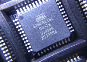restaurar microcontrolador AVR ATMEGA16L heximal necesita para romper bloqueado avr mcu atmega16l protección de memoria flash a continuación, copie el código flash a la nueva memoria flash del microprocesador atmega16L;